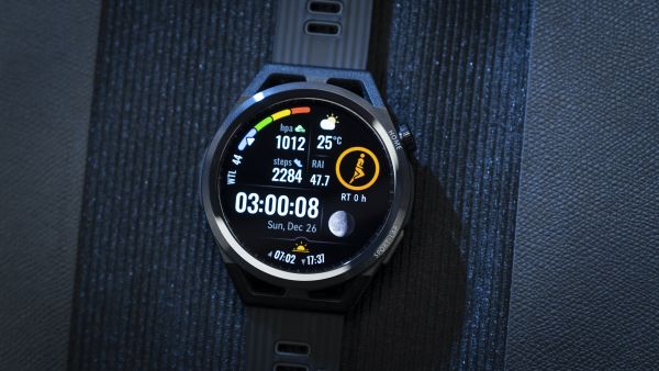أعلنت شركة هواوي تك انفستمنت العربية السعودية اليوم عن إطلاق ساعة HUAWEI WATCH GT Runner، وهي أول ساعة ركض احترافية صُممت خصيصًا للرياضة أفضل الساعات الذكية لعام 2022 لعشاق اللياقة البدنية: ساعة HUAWEI WATCH GT Runner هي الخيار المفضل لجميع العدائين، وهي مصممة للرياضة!