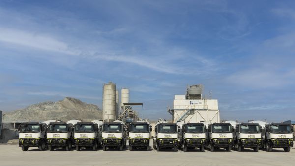 Sijimix, a well-established supplier of quality concrete throughout the eastern United Arab Emirates, has invested in ten new Renault Trucks K 380 units. Renault Trucks Completes Delivery Of 10 Units Of K 380 P6x4 Concrete Mixers In First Deal With Sijimix