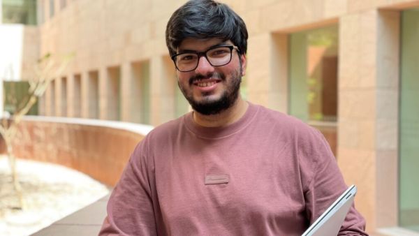 طالب جورجتاون كارتيكيا يونال يجسد روح الإبداع في التعليم على أرض الواقع في مؤسسة قطر