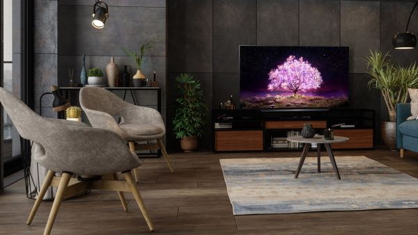 تلفزيون LG OLED تجربة المشاهدة السلسة مع تلفزيونات إل جي الضخمة