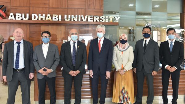 جامعة أبوظبي تعزز علاقات التعاون مع جامعات  ماليزية رائدة