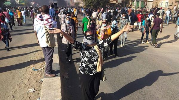 Thousands protest in Khartoum 