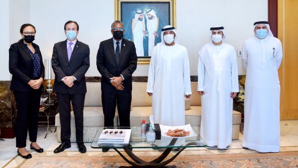 طيران الإمارات توقع مذكرة تفاهم لترويج السياحة إلى الباهاما