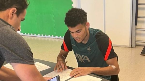 Luis Diaz signs for Liverpool (Photo: @FabrizioRomano)