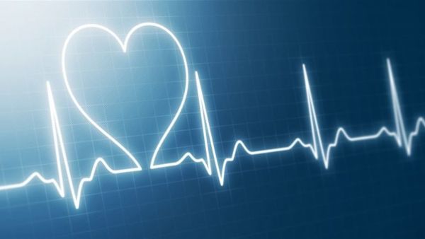 كيفية معرفة الفرق بين معدل ضربات القلب الخطير والطبيعي