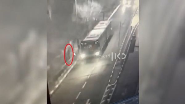 مشهد من فيديو إطلاق نار على حافلة ركاب في القدس المحتلة