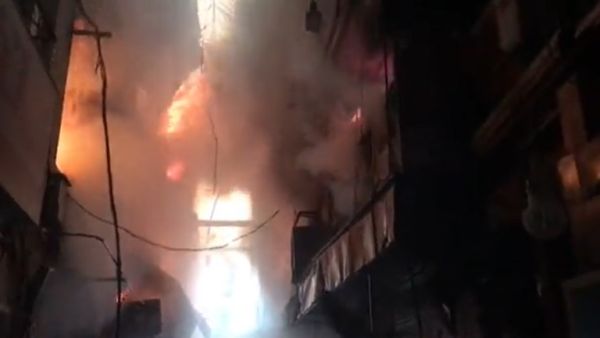 حريق كبير في سوق الأحذية بالعاصمة طهران