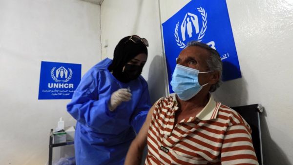  تقدم المفوضية للاجئين تعويض عن تكاليف النقل لأقرب مركز تطعيم