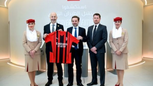 طيران الإمارات تستقبل "إيه سي ميلان" في جناحها بإكسبو 2020 دبي