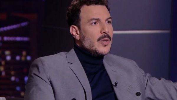 بالفيديو: بكاء باسل خياط في مقابلة تلفزيونية..هل يعتزل الفن قريبًا؟