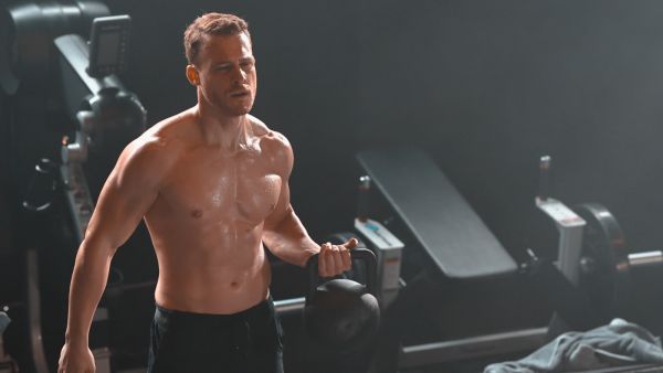 Kerem Bürsin Shares the First Stories on Instagram Amid Breakup Rumors With Hande Erçel