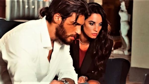 Can Yaman'ın Francesca Chillemi'yi Balkonda Öpüştüğü Şok Video Video scioccante di Can Yaman che bacia Francesca Chillemi sul balcone