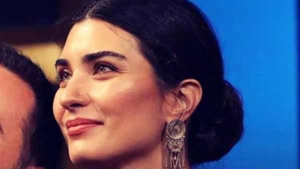Tuba Büyüküstün'ün 'Çok Aşığım' Paylaşımı.. Murat Boz'u Anlamak mı?!