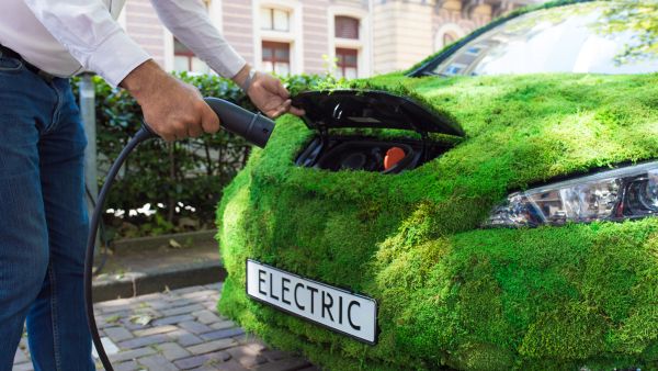 Uber Launches Fully Electric Option In Jordan For More Sustainable Urban Mobility 