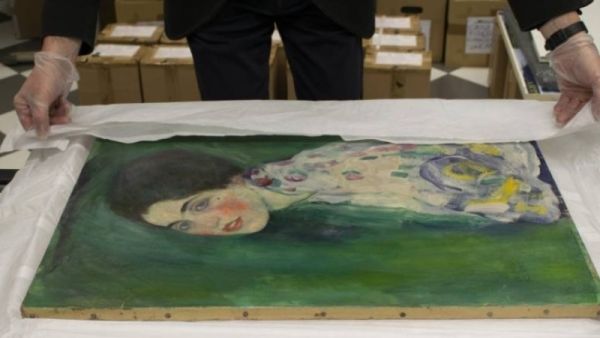 بيع نسخة من لوحة «القبلة» للرسام جوستاف كليمت
