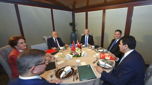 زعماء الأحزاب الستة المعارضة للرئيس التركي