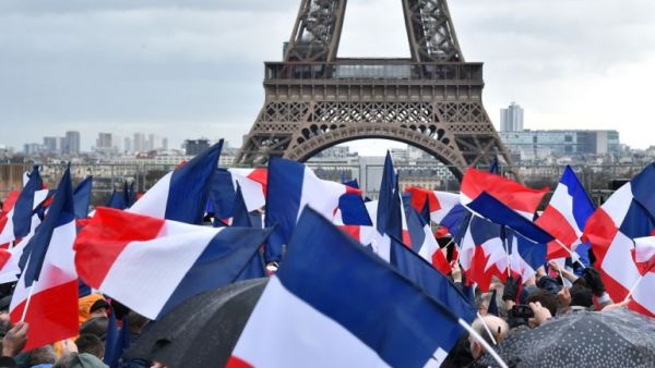 تنافس متوازن عبر الاعلام 