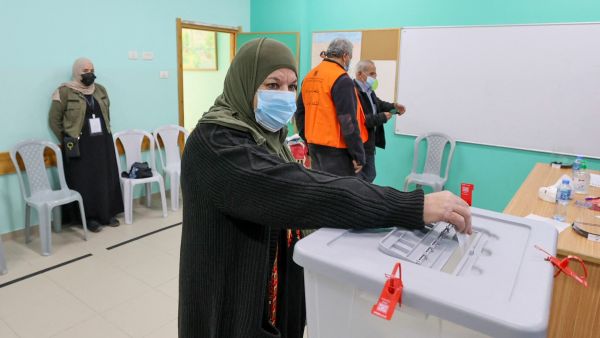 فتح تقول أنها حققت "فوزا ساحقا" بالانتخابات المحلية بالضفة الغربية