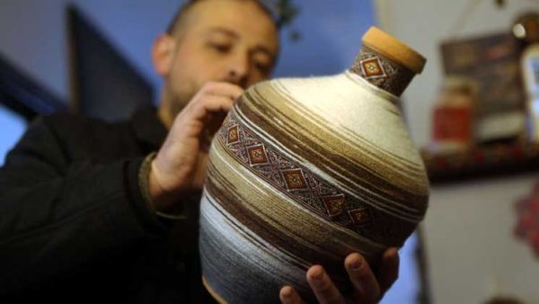 الأردن.. صناعة فخّار بزخرفة عصرية تحيي التراث