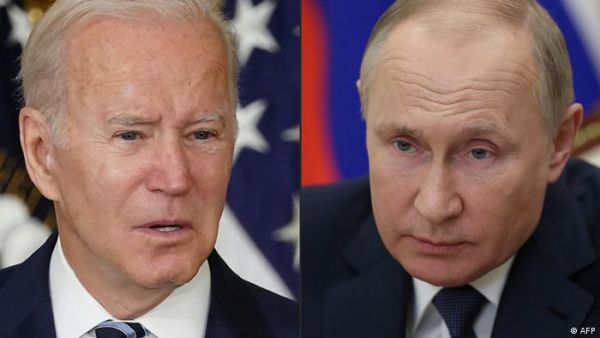 Biden (L) Putin