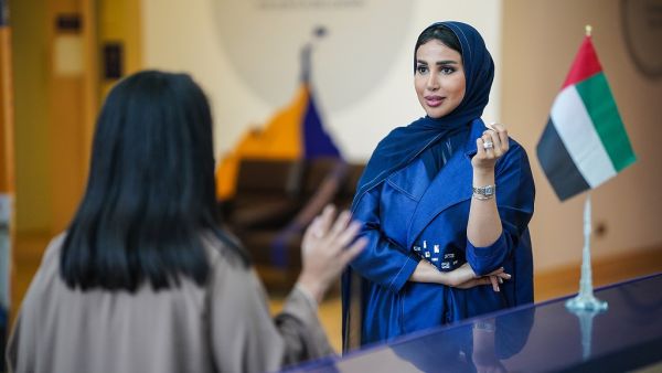 بنك الإمارات دبي الوطني أول مجموعة مصرفية في دولة الإمارات العربية المتحدة تلتزم علناً بأهداف تمكين المرأة في المناصب القيادية عبر زيادة نسبة النساء في الإدارة العليا إلى 25% بحلول عام 2027 