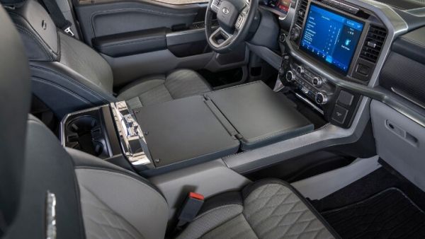 يتوفر فورد F-150 بأربعة خيارات للمحركات، ويتميز بناقل حركة أوتوماتيكي متطور بـ10 سرعات. ويمتاز فورد F-150بتقنيات نظام مساعدة السائق Co-Pilot360™ فورد F-150 الجديد يشمل محركات F-150 الأكثر تطوراً على الإطلاق التي تمنحه أفضل أداء ضمن فئته وميزة استهلاك اقتصادي للوقود