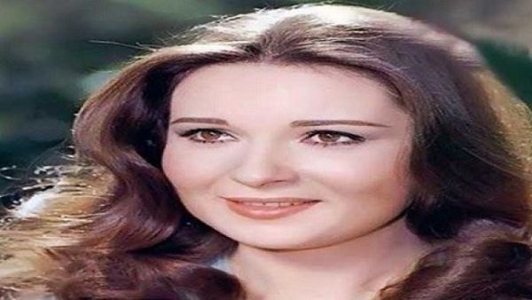 الفنانة نورا