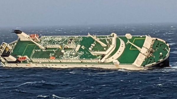 غرق سفينة إماراتية