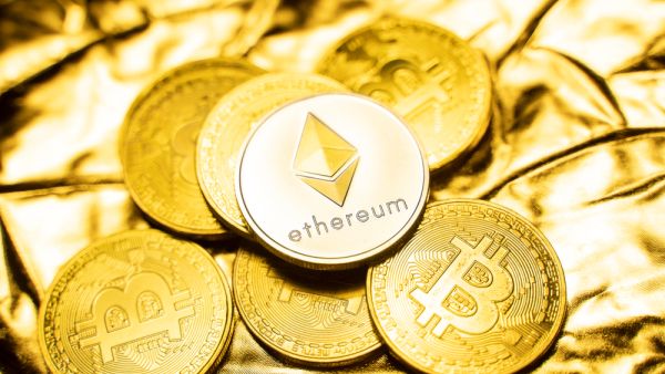 أسعار العملات الرقمية: البيتكوين مستقر على 39 ألف دولار