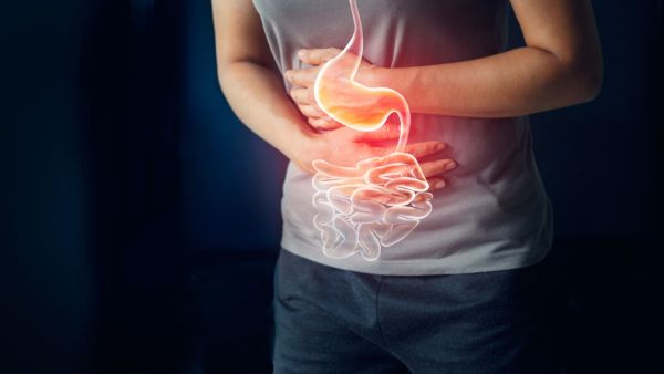 طبيب البوابة: 5 أسباب لألم المعدة بعد الأكل 