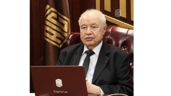 خلال افتتاح فعاليات المنتدى، قدم سعادة الدكتور أبوغزاله الكلمة الرئيسية في أعمال المنتدى، حيث رحب بأصحاب السمو والمعالي والسعادة الحضور الدكتور أبوغزاله ضيف شرف المنتدى العربي للمسيرة التنموية الشاملة لصاحب السمو الشيخ الدكتور سلطان القاسمي
