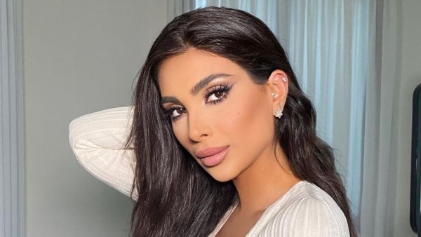 إطلالات عملية ومريحة من الإعلامية "ألين وطفا" تناسب العمل