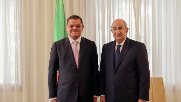 الرئيس الجزائري مستقبلاً رئيس حكومة الوحدة الوطنية الليبية، عبد الحميد الدبيبة