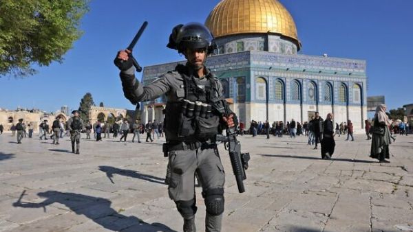 Israeli police in Al Aqsa 