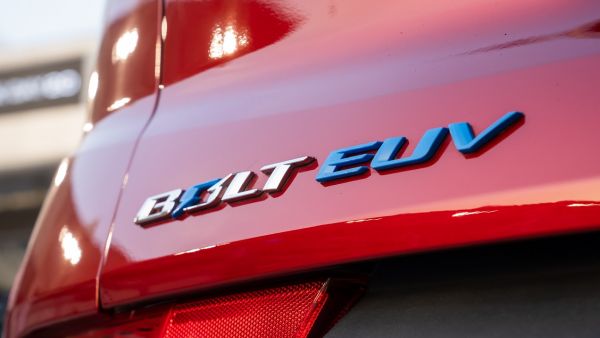 ’شفروليه بولت EUV‘ الجديدة كلّياً تتألّق على ’حلبة مرسى ياس‘ بالتعاون مع EV Lab