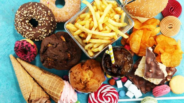 طبيب البوابة: 5 مكونات غذائية تسبب الأمراض المزمنة