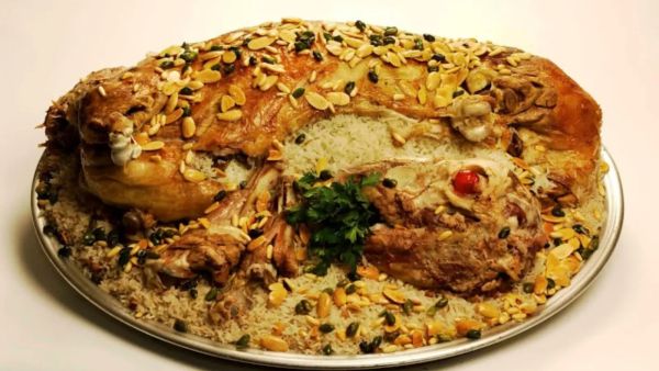 مطبخ العيد: خروف محشي بالتوابل العربية