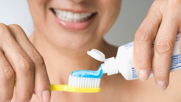 طبيب البوابة: لماذا يجب التحقق من معجون أسنانك؟