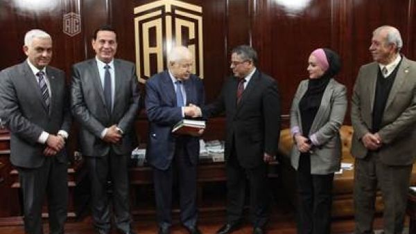 خلال الحدث طلال أبوغزاله يلتقي المستشار الثقافي الليبي في عمان