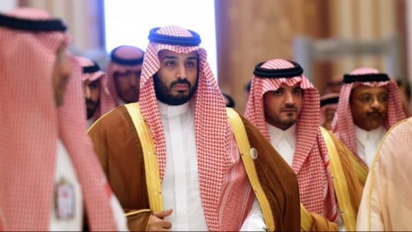 أمراء سعوديين يشعلون تويتر بصورة صلاة عيد الفطر
