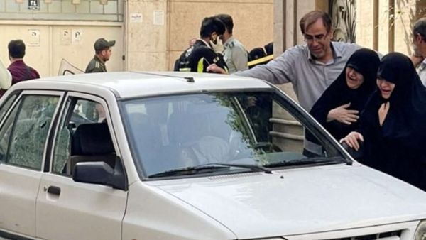 رئيس إيران يتعهد بالثأر بعد اغتيال قيادي في الحرس الثوري