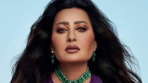 الفنانة لطيفة
