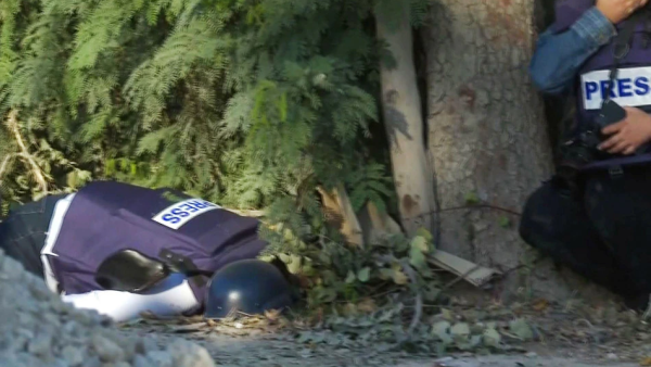 The body of Sherine Abu Aqleh on the ground 