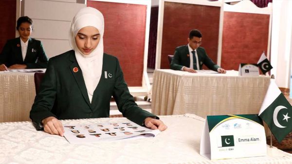 الباكستانية إيما عالم 