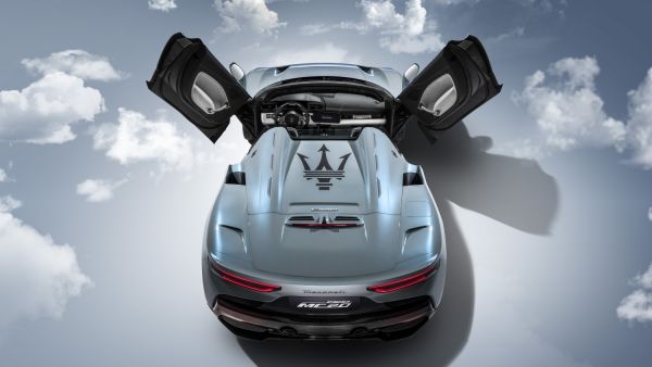 العرض العالمي الأول لسيارة مازيراتي MC20 Cielo الجديدة