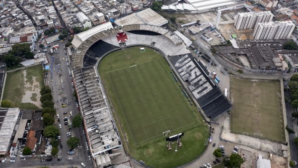 Aerial view show the Sao Januario stadium that belongs to Brazil´s football team Vasco da Gama, at the Sao Cristovao neighbourhood, Rio de Janeiro, Brazil on May 13, 2022. The arrival of foreign investors and Ronaldo´s millions to Brazilian football, could widen the gap between the clubs of the South American giant and its regional pairs. (Photo by Mauro PIMENTEL / AFP) Aerial view show the Sao Januario stadium that belongs to Brazil´s football team Vasco da Gama, at the Sao Cristovao neighbourhood, Rio de Janeiro, Brazil on May 13, 2022. The arrival of foreign investors and Ronaldo´s millions to Brazilian football, could widen the gap between the clubs of the South American giant and its regional pairs. (Photo by Mauro PIMENTEL / AFP)