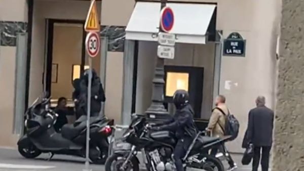 سطو مسلح على محل مجوهرات "شانيل"