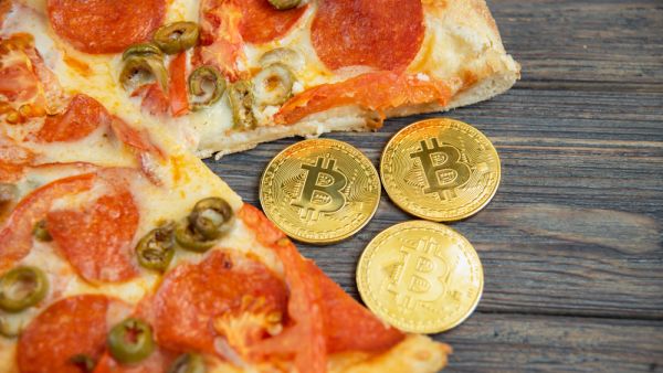 العملات الرقمية في أسبوع: يوم بيتزا بيتكوين سعيد!