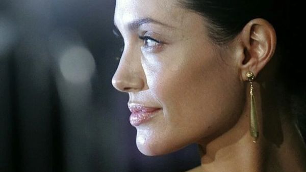 في عيد ميلادها: أفضل النصائح من أنجلينا جولي لبشرة مشرقة ونضرة