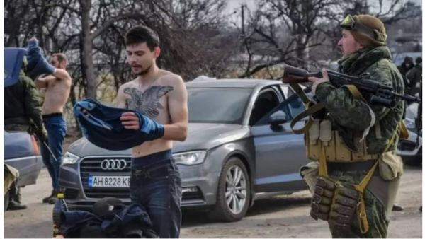 و قال الرئيس الأوكراني فولوديمير زيلينسكي إن "أكثر من 2500 مدافع عن ماريوبول في الأسر الروسي".